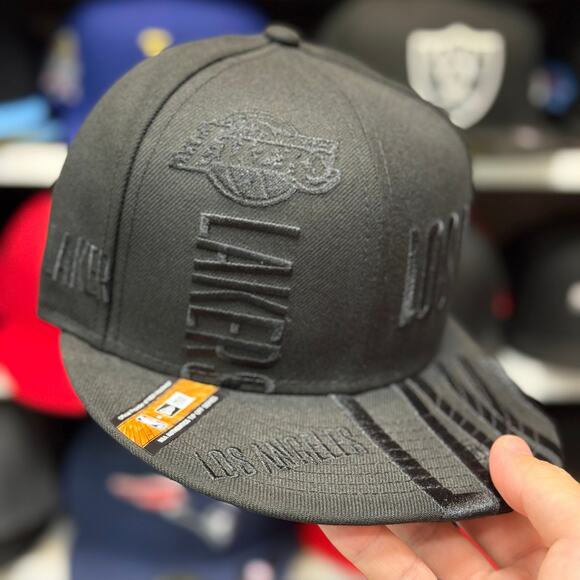 New Era Los Angeles Lakers 'Tip Off Series' Black 9FIFTY Snapback - Picture 1 of 4